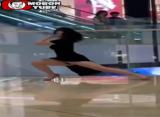 Video :After putting up a show, she recalls a humiliating detail